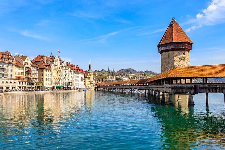 Suiza: Donde Historia, Naturaleza y Modernidad Convergen en 5 Ciudades Inolvidables